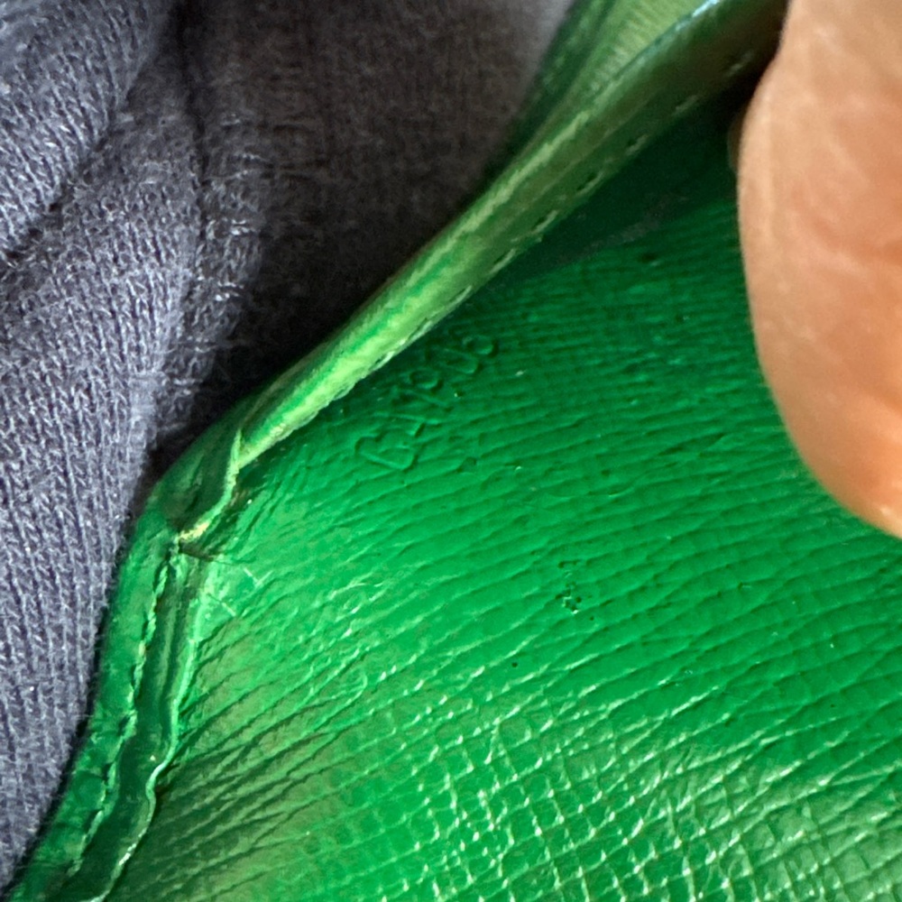 Authentic Louis Vuitton Green Epi wallet-paint has been touched up on int/ext - Picture 13 of 13